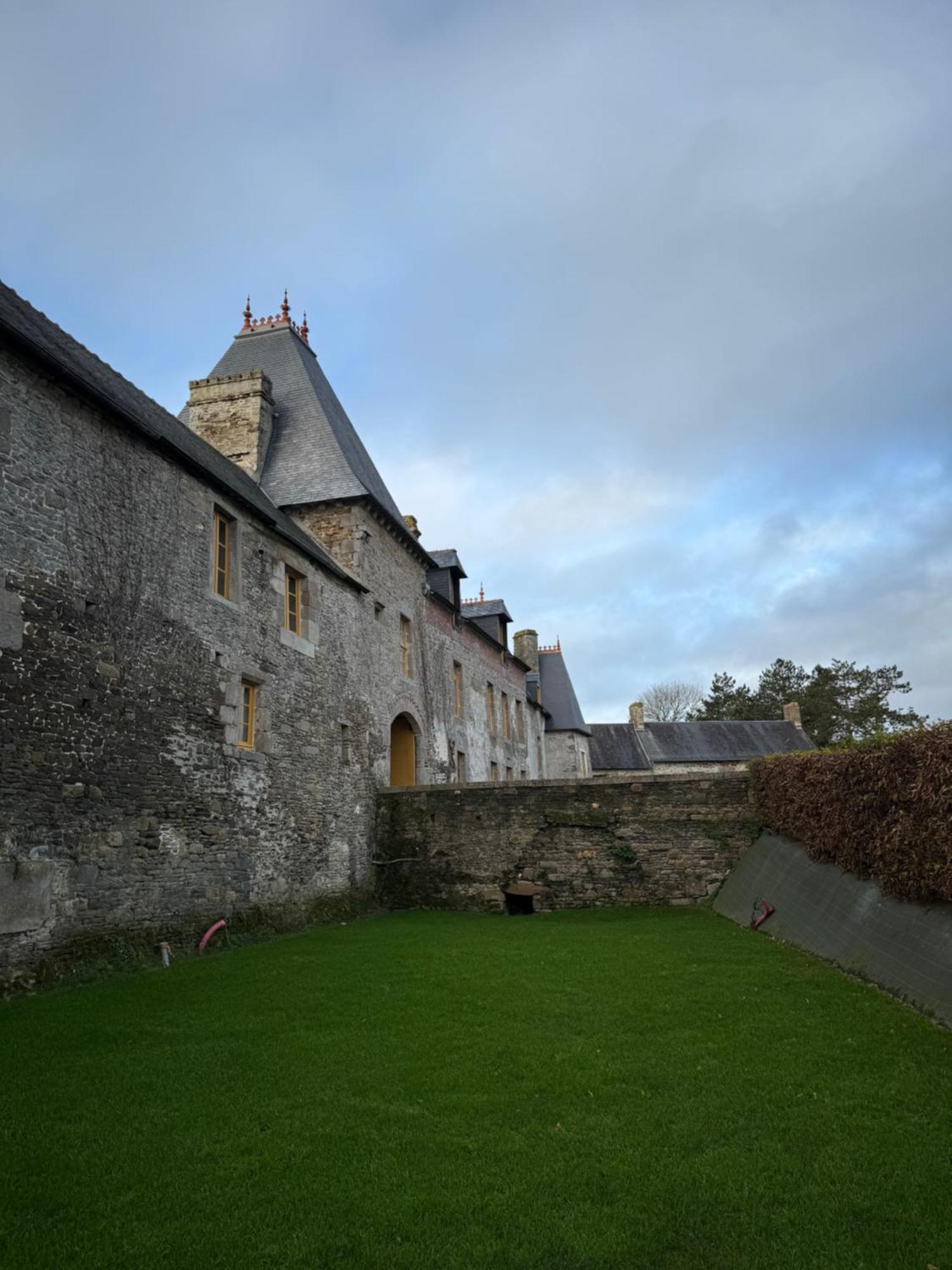 Domaine Du Manoir De Vains Hotel Екстериор снимка