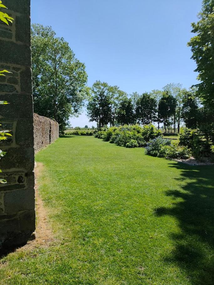 Domaine Du Manoir De Vains Hotel Екстериор снимка